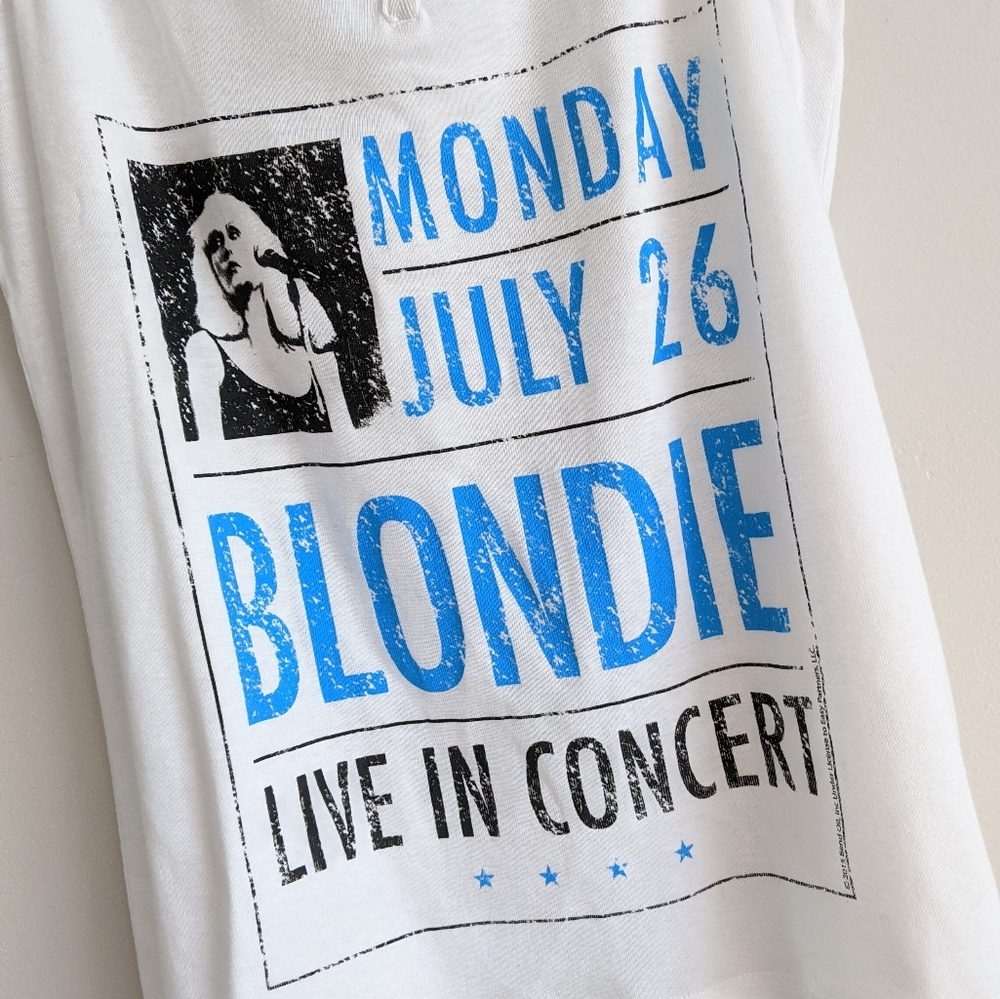 FINAL SALE 🆕🌿BLONDIE GRAPHIC TEE🌿 - Picture 2 of 6